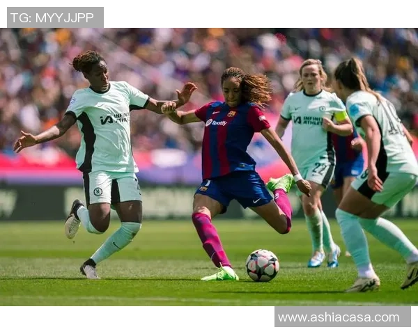 足球明星在比赛中遭遇惊险时刻的震撼瞬间回顾与解析