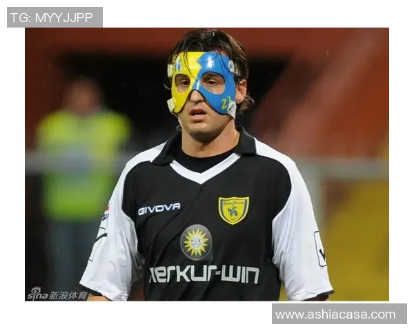 足球明星面罩造型卡通形象展现运动魅力与个性风采