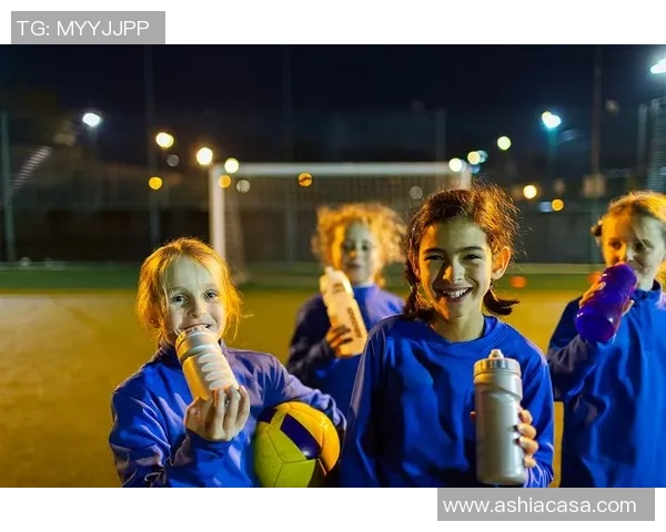 足球明星运动牙套助力球员展现完美微笑与自信风采 足球明星运动牙套助力球员展现完美微笑与自信风采